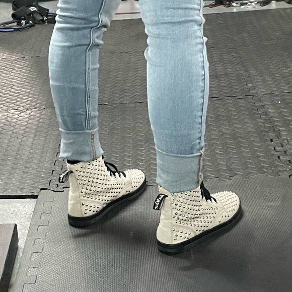 Dr. Martens Shorestud white spiked canvas shoes - Picture 15 of 16